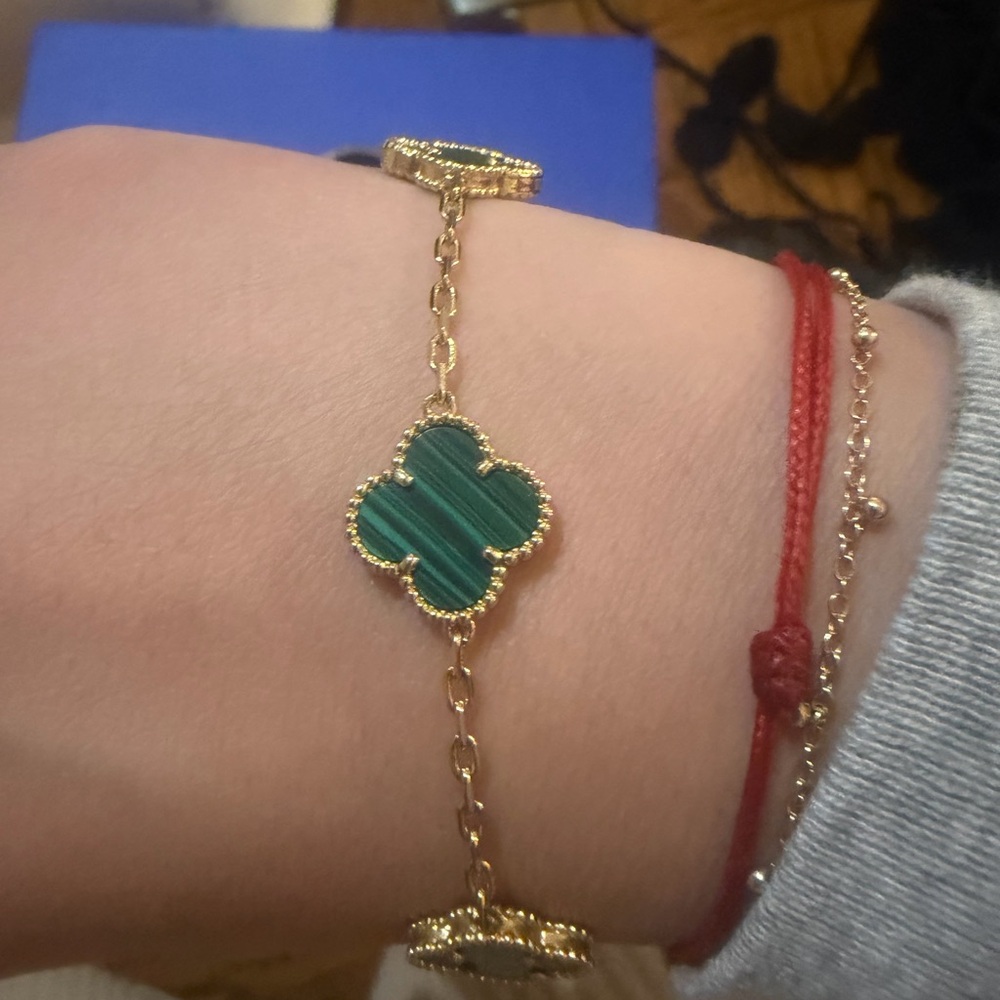 Elegant Gold and Green Clover Bracelet